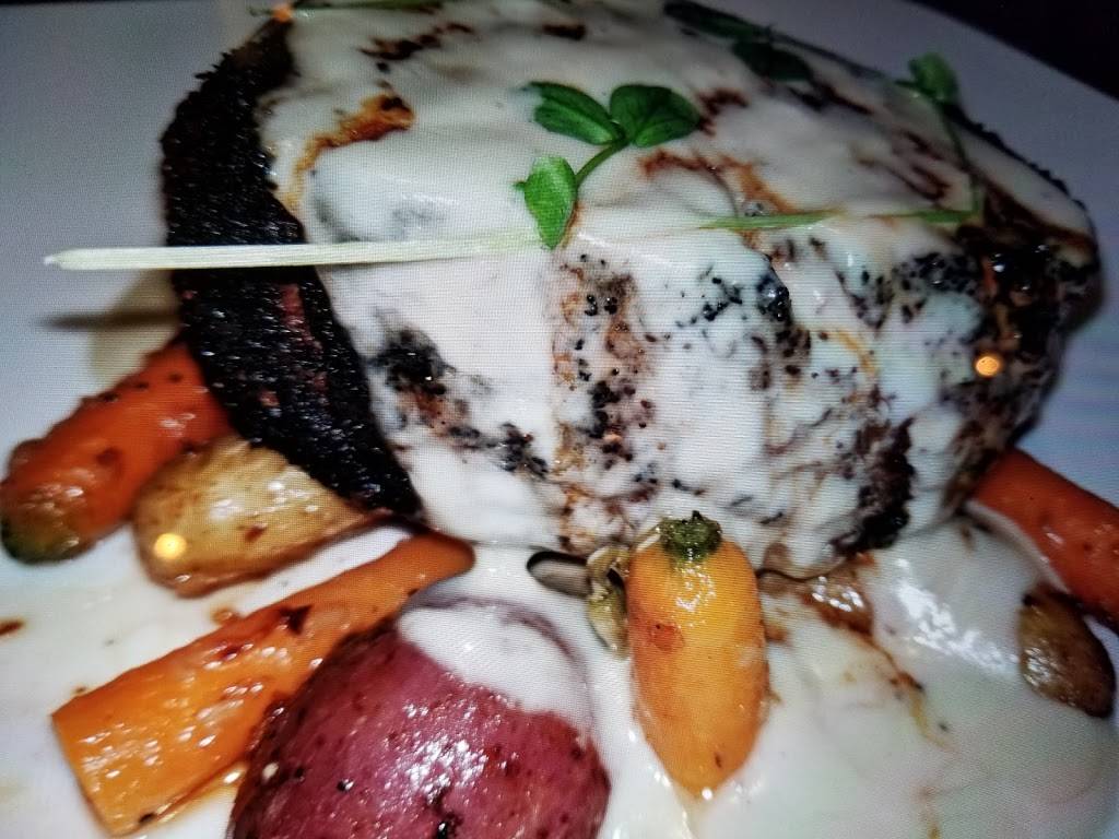 Garlic Steak & Seafood | restaurant | 907 Main St #101, Stroudsburg, PA 18360, USA | 5704766555 OR +1 570-476-6555