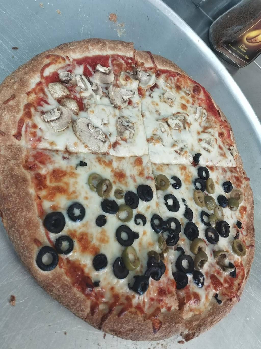 Tatys Pizza | restaurant | 6540 Avenue de Darlington, Montréal, QC H3S 2J3, Canada | 5147348289 OR +1 514-734-8289