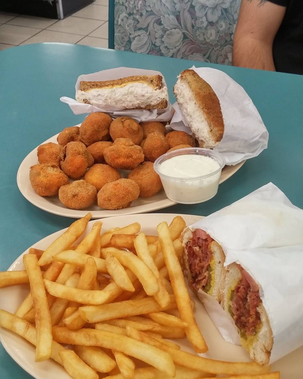 JOHNS PHILLY STEAK | restaurant | 34215 Yucaipa Blvd, Yucaipa, CA 92399, USA | 9097977922 OR +1 909-797-7922