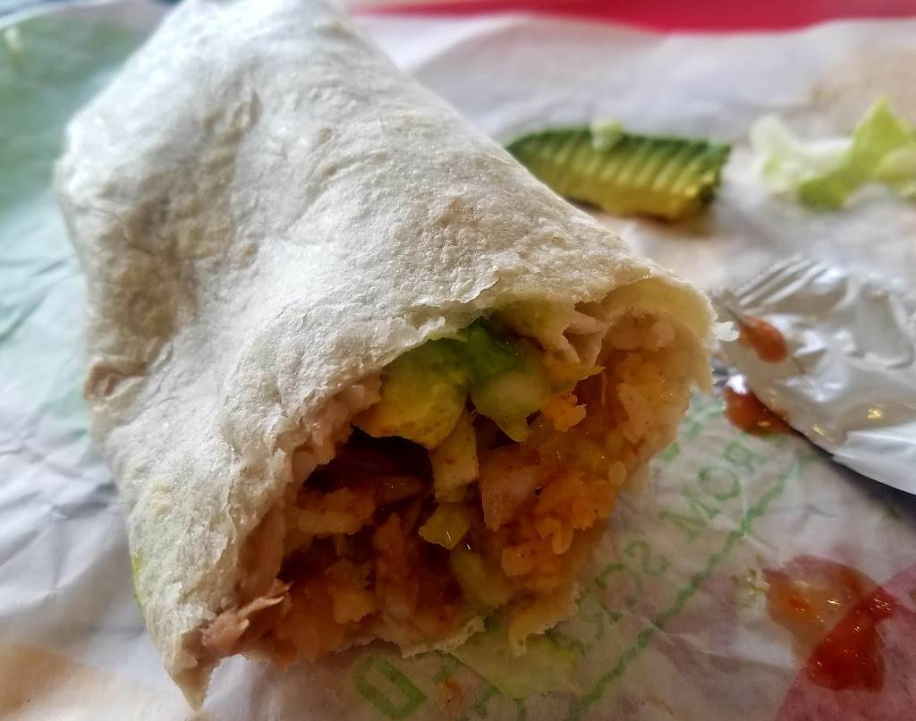 Del Taco | meal takeaway | 11066 CA-2, Los Angeles, CA 90025, USA | 3104816826 OR +1 310-481-6826