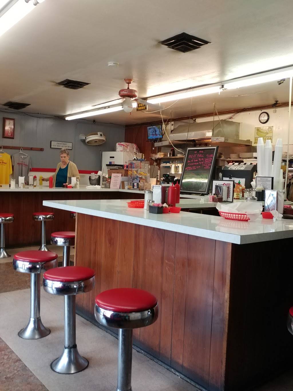 Weenie Stand | restaurant | 201 Alleghany Ave, Lynchburg, VA 24501, USA | 4345289054 OR +1 434-528-9054