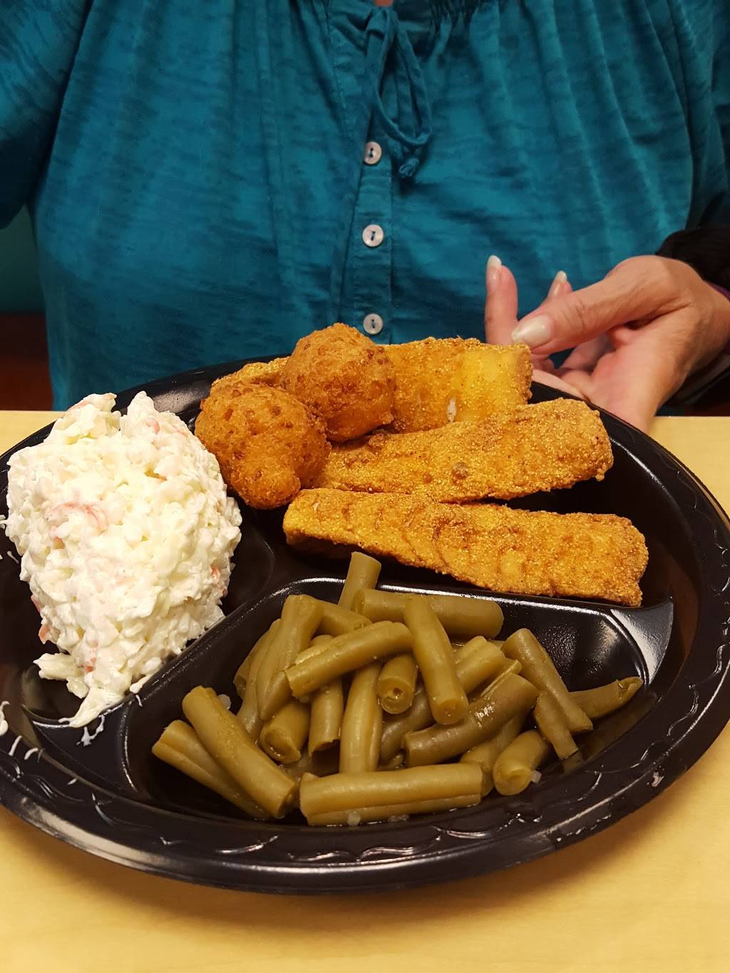 Long John Silvers | restaurant | 904 Cleveland St, Elyria, OH 44035, USA | 4403660565 OR +1 440-366-0565
