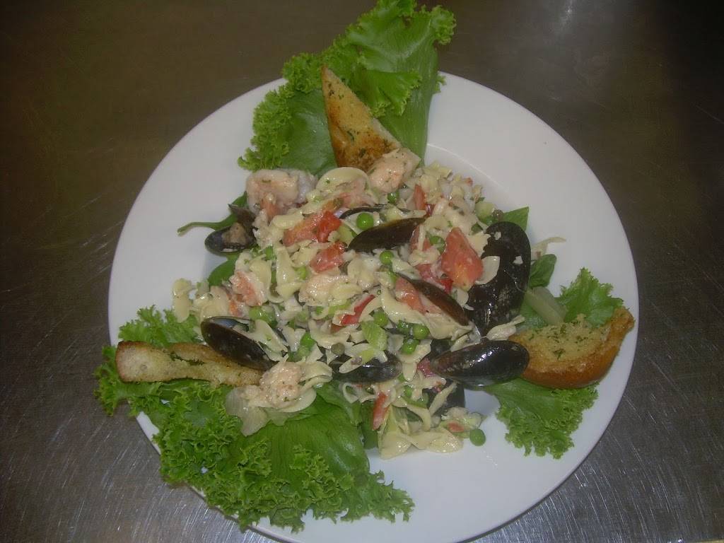 Whistle Stop Lounge Restaurant | restaurant | 2728 Cayman Cir, Zellwood, FL 32798, USA | 4078147005 OR +1 407-814-7005