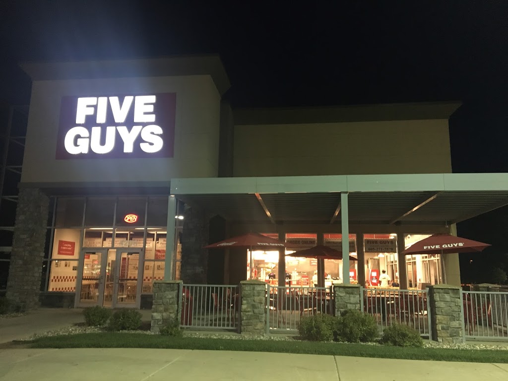 Five Guys | meal takeaway | 4200 S Louise Ave, Sioux Falls, SD 57106, USA | 6052717579 OR +1 605-271-7579