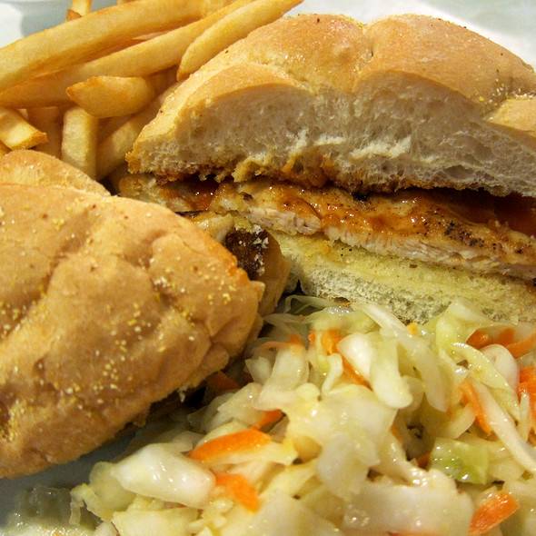 The Donlands Diner | restaurant | 417 Donlands Ave, East York, ON M4J 3S3, Canada | 4164218500 OR +1 416-421-8500