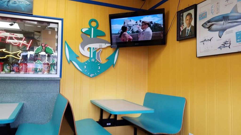 Sharks Fish & Chicken | restaurant | 5831 Calumet Ave, Hammond, IN 46320, USA | 2198520700 OR +1 219-852-0700