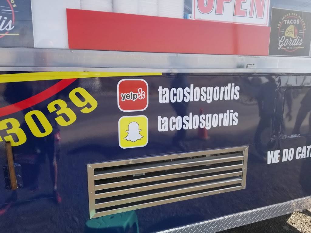 Tacos Los Gordis | restaurant | 21621 Cajalco Rd, Perris, CA 92570, USA | 9514353039 OR +1 951-435-3039