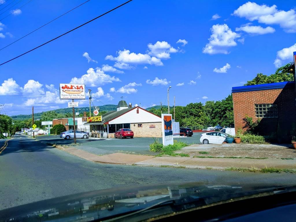 Jakn Jil | restaurant | 1404 E High St, Charlottesville, VA 22902, USA | 4342937213 OR +1 434-293-7213