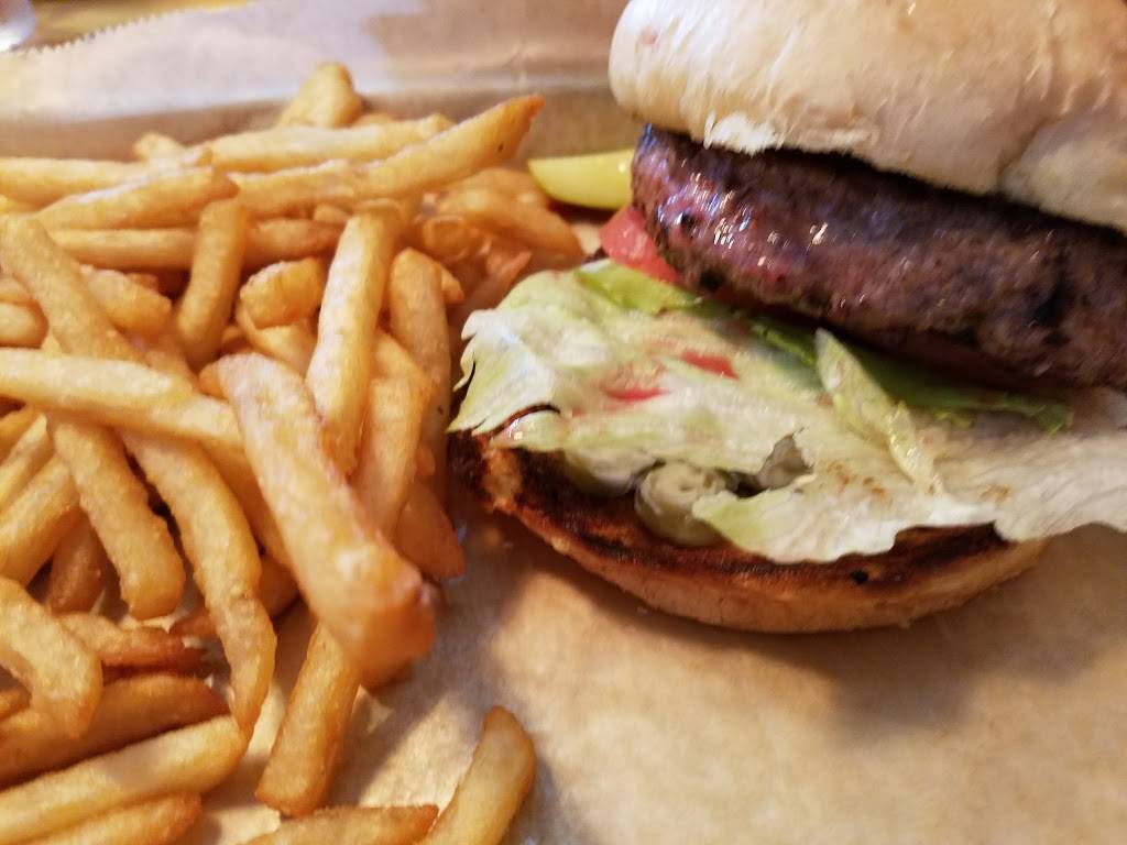 Googs Pub & Grub | restaurant | 667 Hastings Ave, Holland, MI 49423, USA | 6165463422 OR +1 616-546-3422