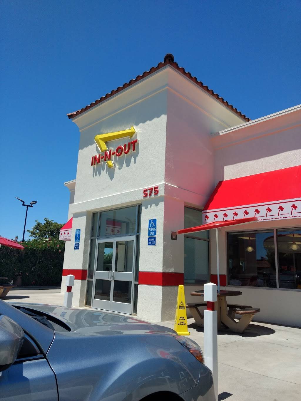 In-N-Out Burger | restaurant | 575 W Clover Rd, Tracy, CA 95376, USA | 8007861000 OR +1 800-786-1000