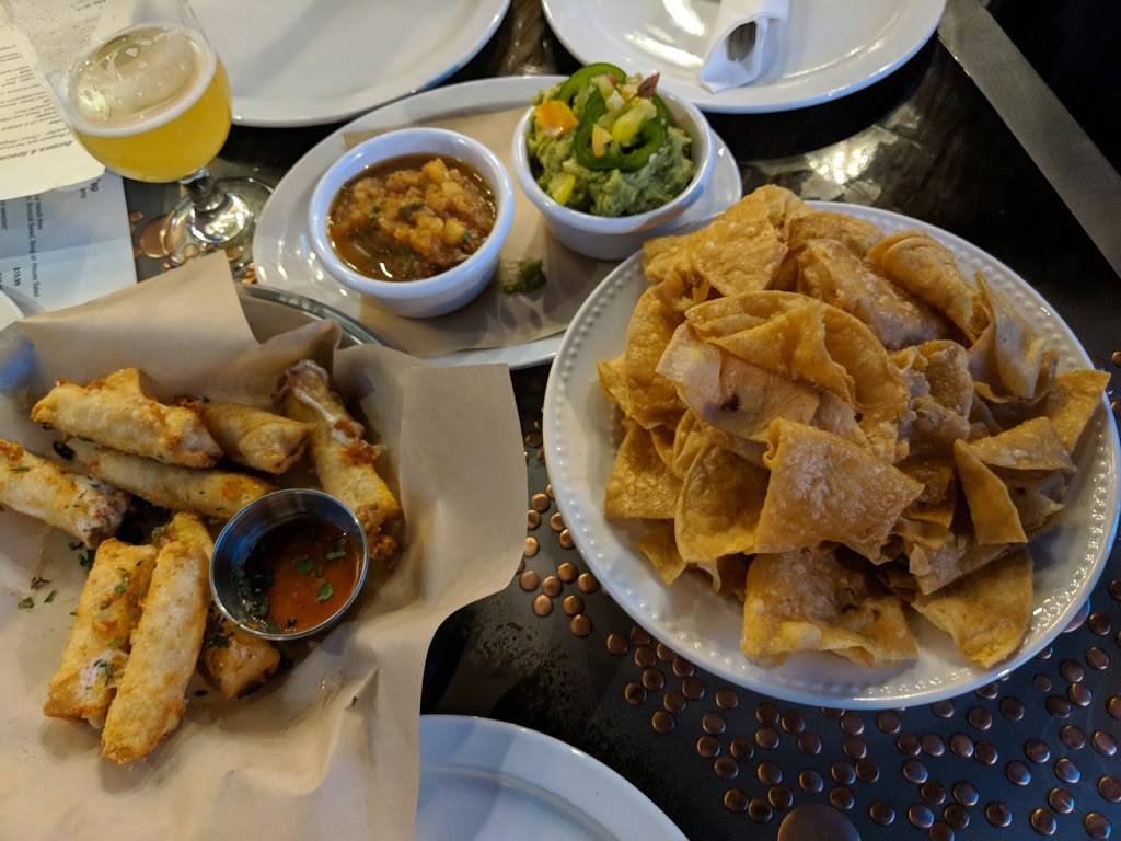 Flat Iron Tap | restaurant | 2007, 150 Center St, Lake Geneva, WI 53147, USA | 2628124064 OR +1 262-812-4064