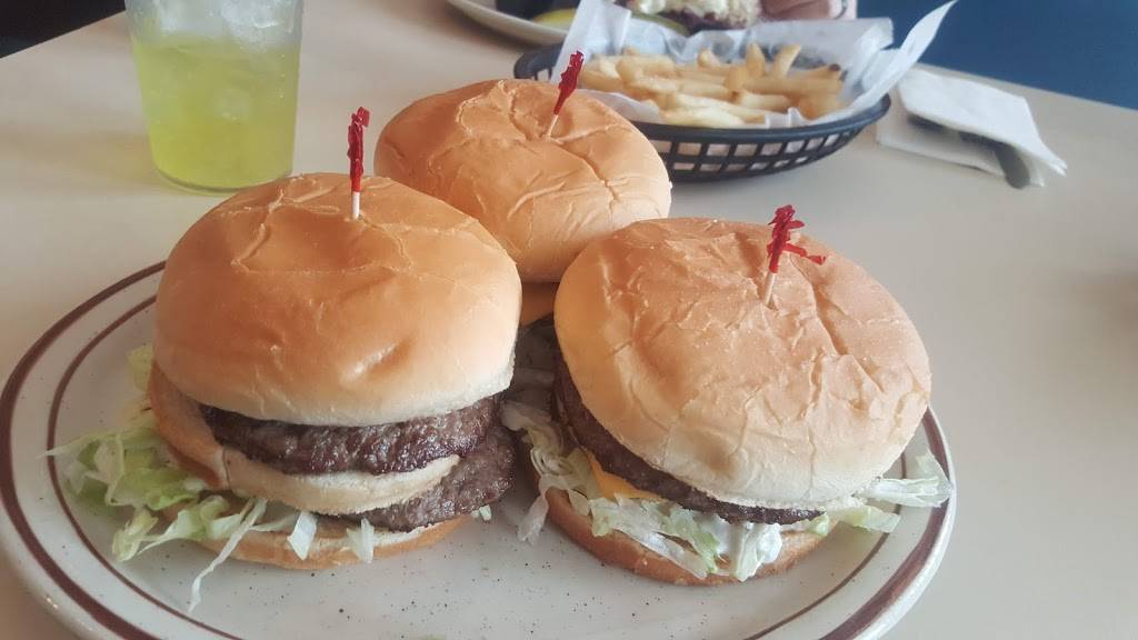 Halls State St Prime Rib | restaurant | 2005 E State Blvd, Fort Wayne, IN 46805, USA | 2604830597 OR +1 260-483-0597