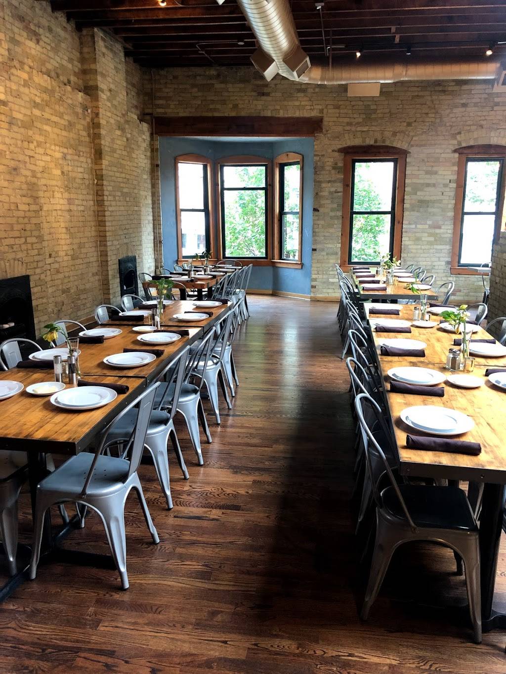 Onesto | restaurant | 221 N Broadway, Milwaukee, WI 53202, USA | 4143081600 OR +1 414-308-1600