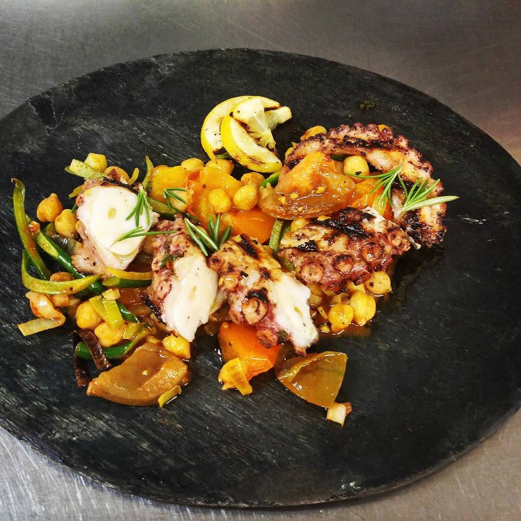 The Grazing Room | restaurant | 33 The Oaks, Henniker, NH 03242, USA | 6034283281 OR +1 603-428-3281