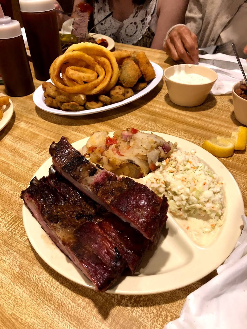 Smokehouse | restaurant | 1123 Fort Worth Dr, Denton, TX 76205, USA | 9405663073 OR +1 940-566-3073