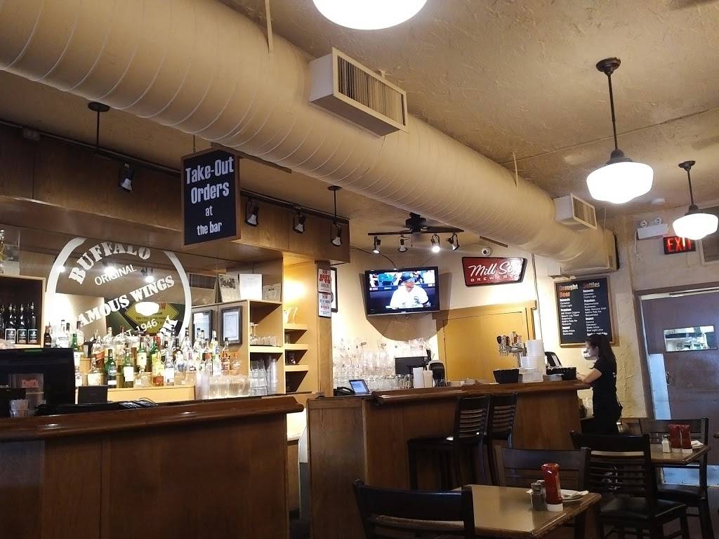 Duffs Famous Wings | restaurant | 1604 Bayview Ave, Toronto, ON M4G 3B7, Canada | 4165440100 OR +1 416-544-0100