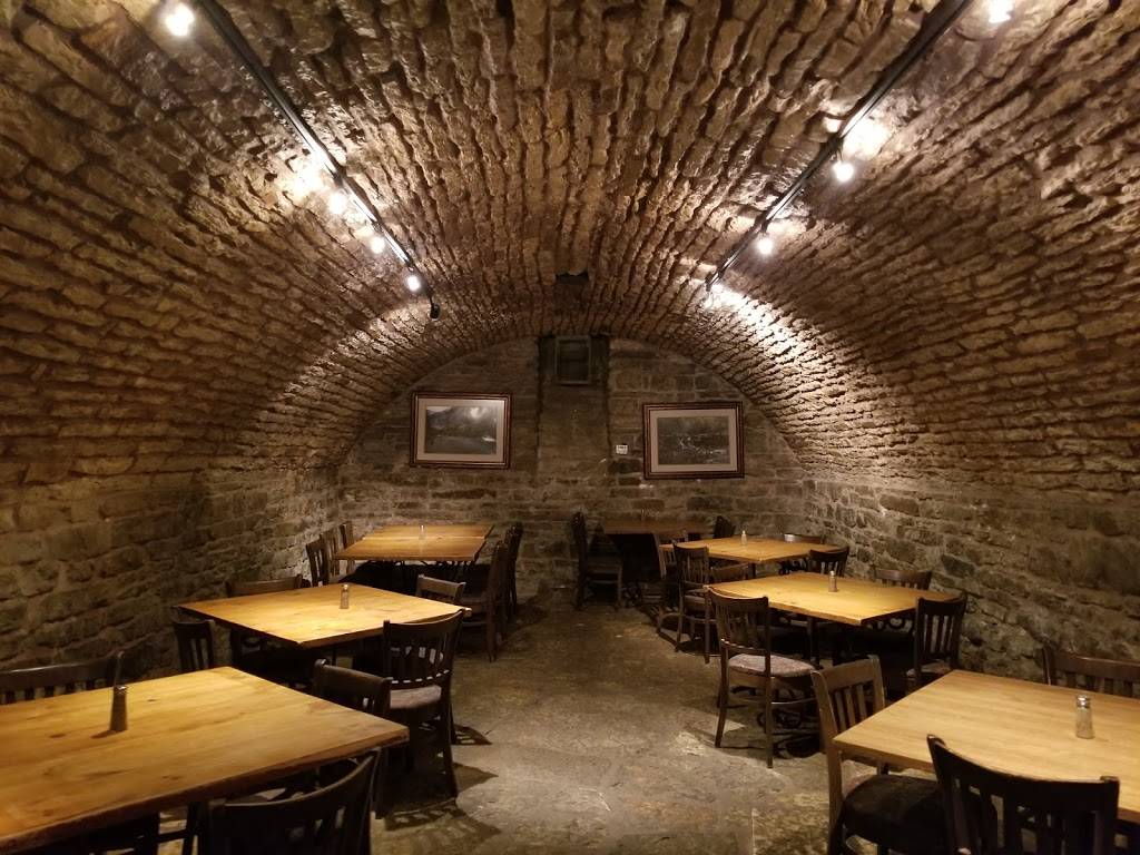 Doe’s | restaurant | 422 N 3rd St, Fort Smith, AR 72901, USA | 4797849111 OR +1 479-784-9111