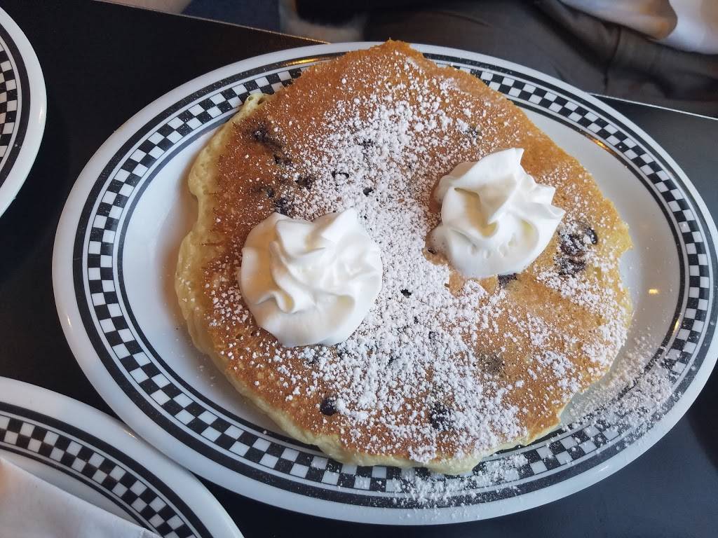 Cozy Corner Restaurant and Pancake House | bakery | 2294 N Milwaukee Ave, Chicago, IL 60647, USA | 7732762215 OR +1 773-276-2215