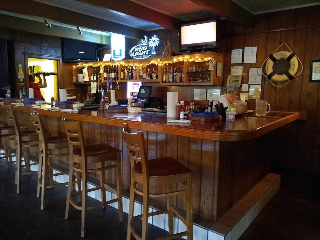 Gilligans Seafood Restaurant- At the Dock | restaurant | 582 Dock Rd, Moncks Corner, SC 29461, USA | 8437612244 OR +1 843-761-2244