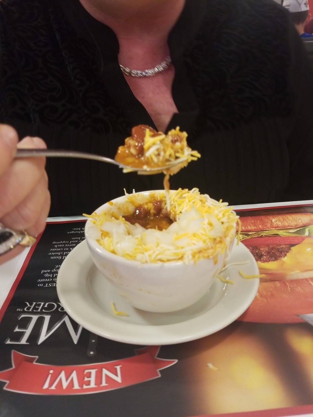 Steak n Shake | restaurant | 7930 E Washington St, Indianapolis, IN 46219, USA | 3173591102 OR +1 317-359-1102