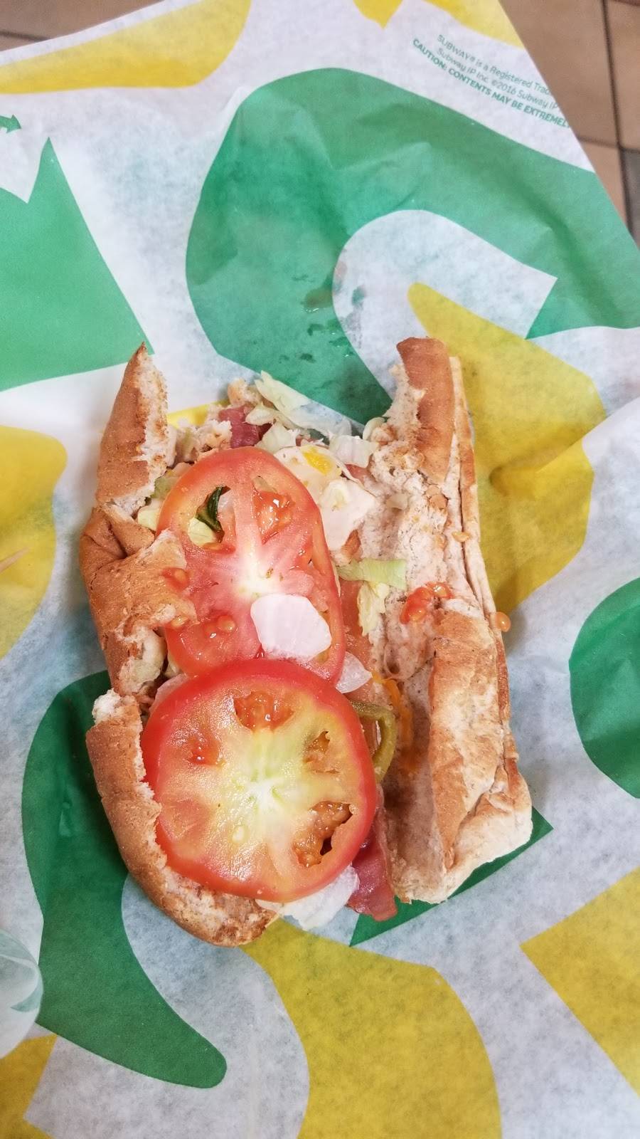 Subway Restaurants | restaurant | 700 Town and Country Blvd #2420, Houston, TX 77024, USA | 7134652211 OR +1 713-465-2211