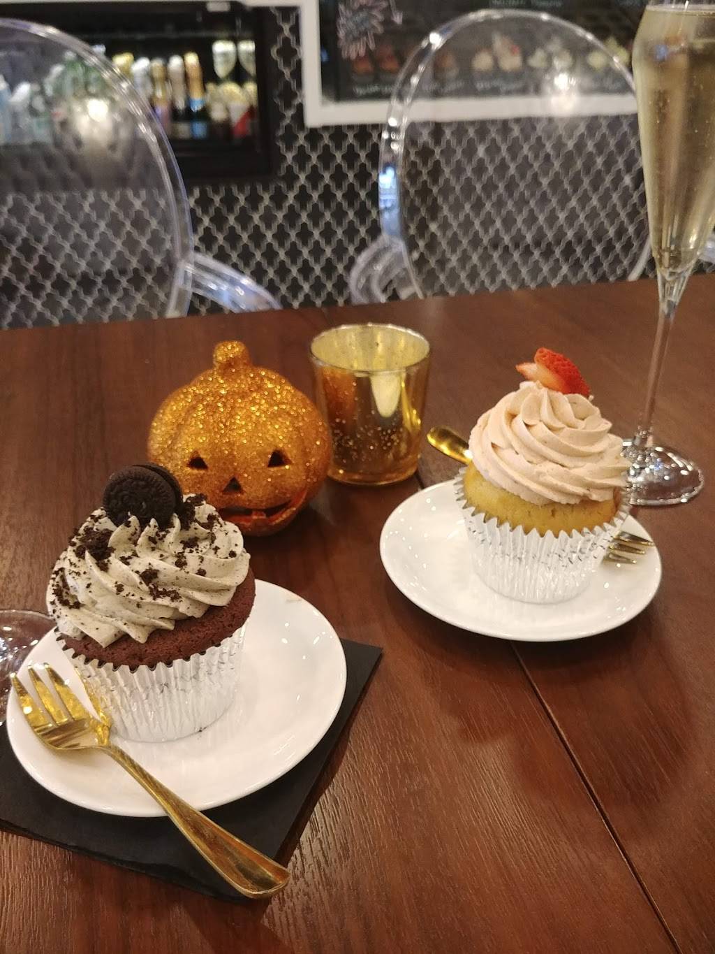 Cupcakes & Bubbles | restaurant | 26400 Kuykendahl Rd Ste C160, Tomball, TX 77375, USA | 8325597511 OR +1 832-559-7511