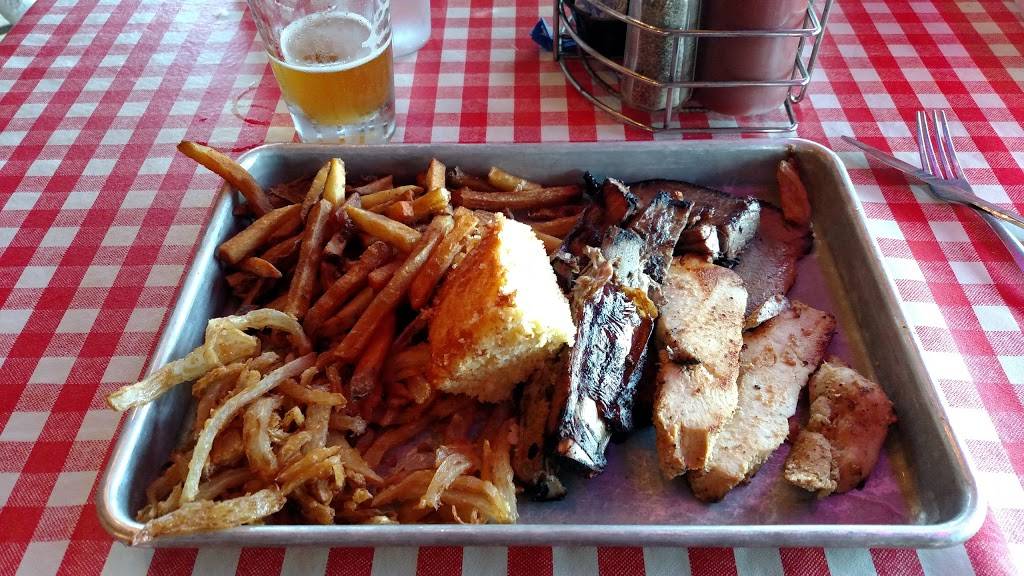 The Pipeline Smokehouse & Bar | restaurant | 9104 US-31, West Olive, MI 49460, USA | 6167380088 OR +1 616-738-0088