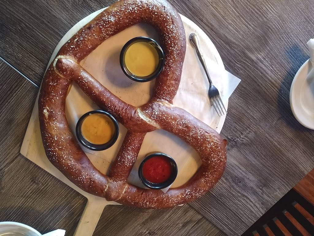 Bartlett Tap | restaurant | 113 W Railroad Ave, Bartlett, IL 60103, USA | 6308556622 OR +1 630-855-6622