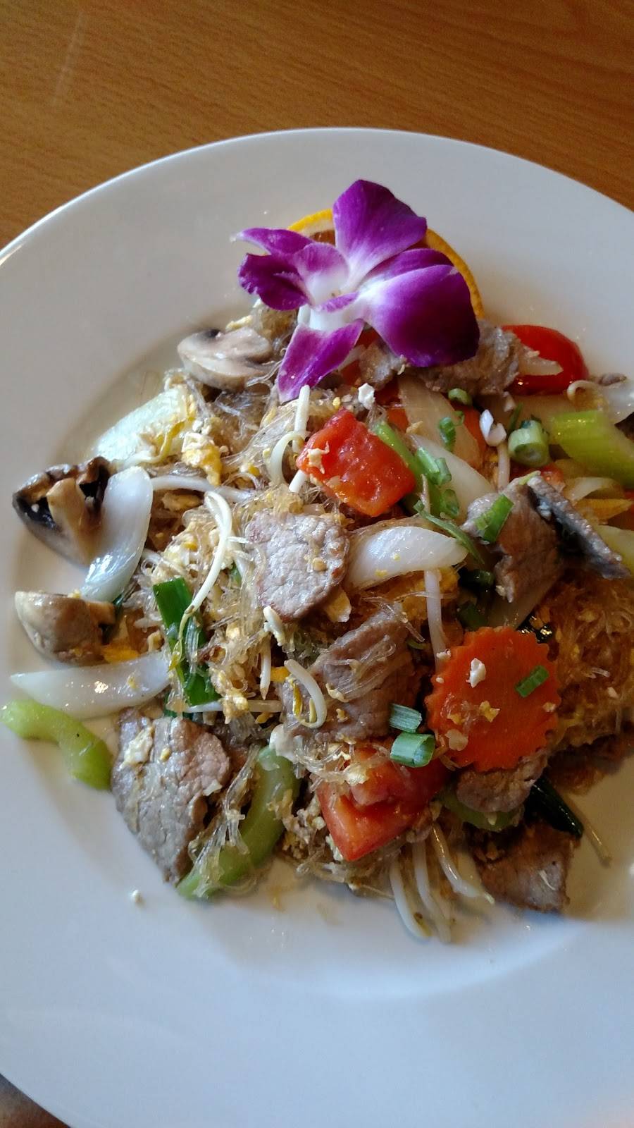 Basil Leaf Thai & Sushi and Noodles | restaurant | 6395 Gulf Blvd, St Pete Beach, FL 33706, USA | 7273604000 OR +1 727-360-4000