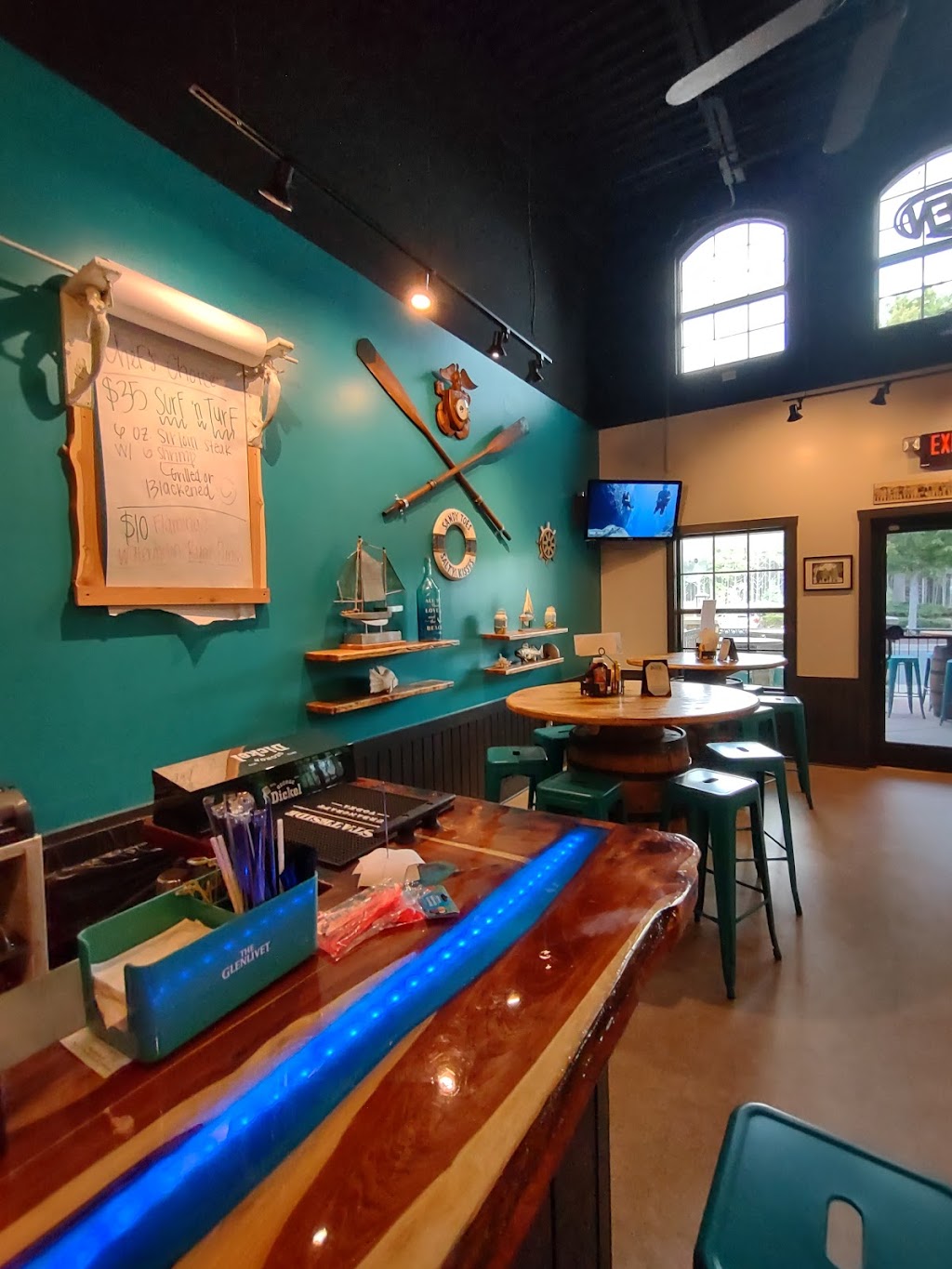 Dive Southern Coastal Kitchen | restaurant | 135 Reinhardt College Pkwy Suite 1, Canton, GA 30114, USA | 7702248816 OR +1 770-224-8816