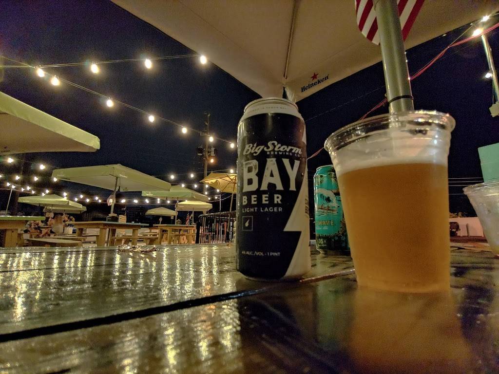 Off The Grid | restaurant | 208 1st St, Indian Rocks Beach, FL 33785, USA | 7272504144 OR +1 727-250-4144