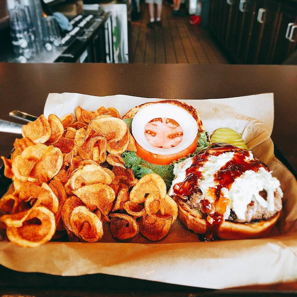 Mr Brews Taphouse | restaurant | 610 Junction Rd #107, Madison, WI 53717, USA | 6088249600 OR +1 608-824-9600