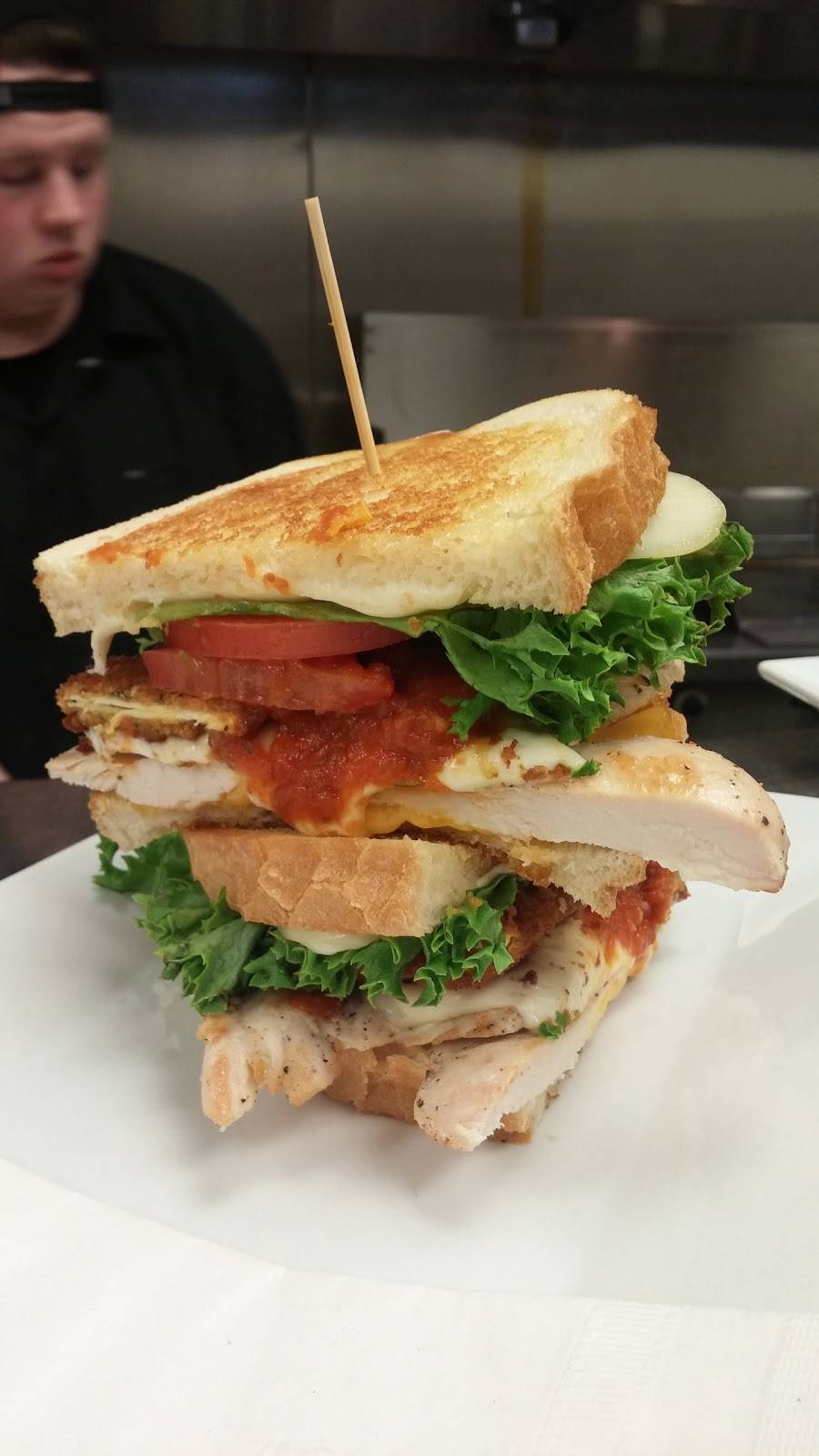 Joe Schmoes Eats N Drinks | restaurant | 5881 Malden Rd, Windsor, ON N9H 1S5, Canada | 5192505522 OR +1 519-250-5522