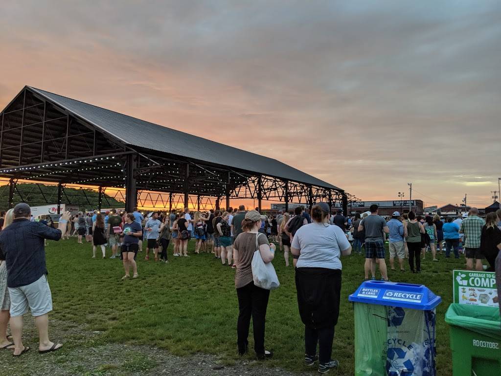 Thompsons Point | restaurant | 10 Thompsons Point, A, Portland, ME 04102, USA | 2077475288 OR +1 207-747-5288