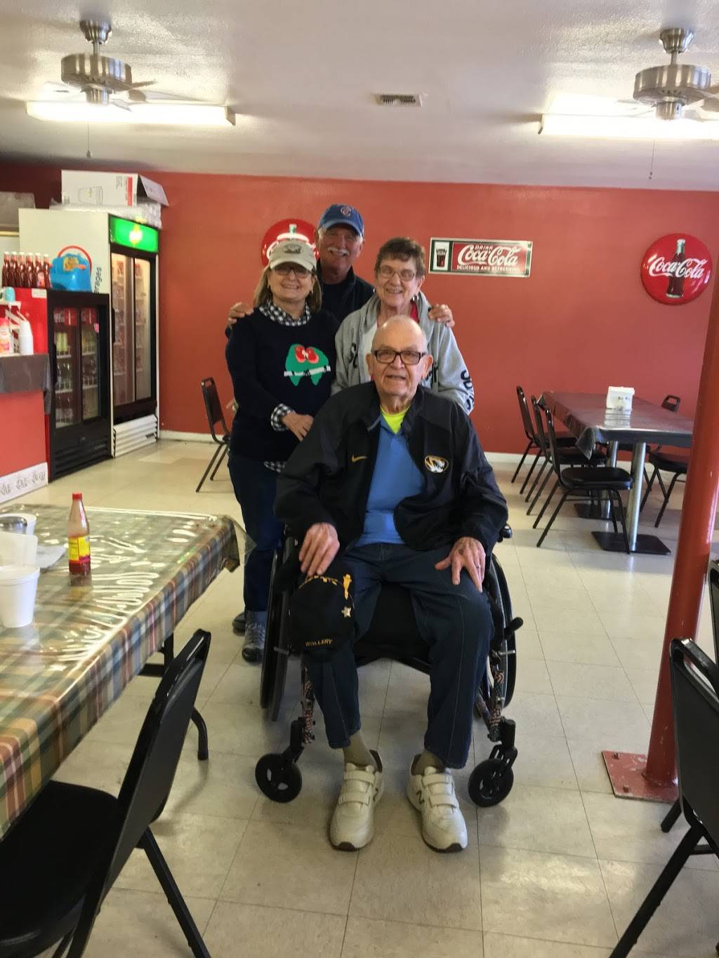 Flores Restaurant | restaurant | 517 B Ave, Sinton, TX 78387, USA | 3613642107 OR +1 361-364-2107