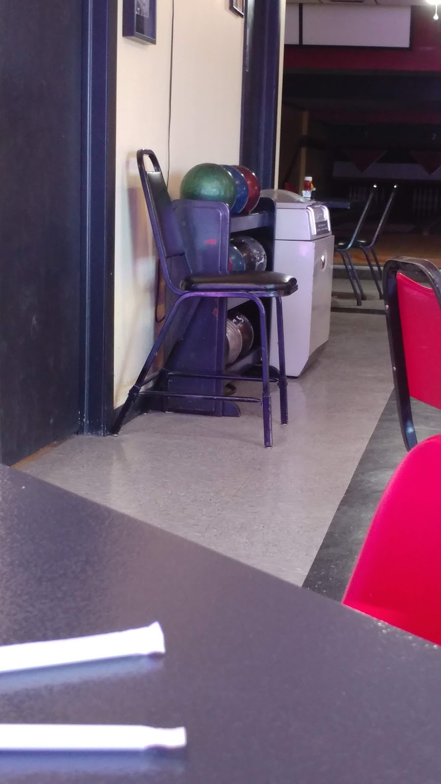 Burgies Bowling | restaurant | 145 Vincent Ave, Chappell, NE 69129, USA | 3088743000 OR +1 308-874-3000