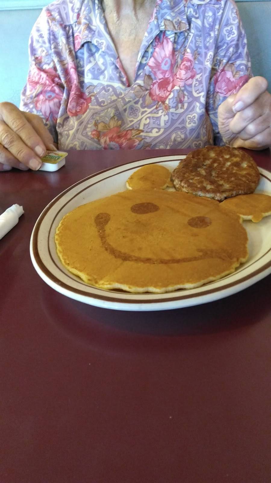 Blue Star Cafe | restaurant | 130 N Sangamon Ave, Gibson City, IL 60936, USA | 2177844033 OR +1 217-784-4033