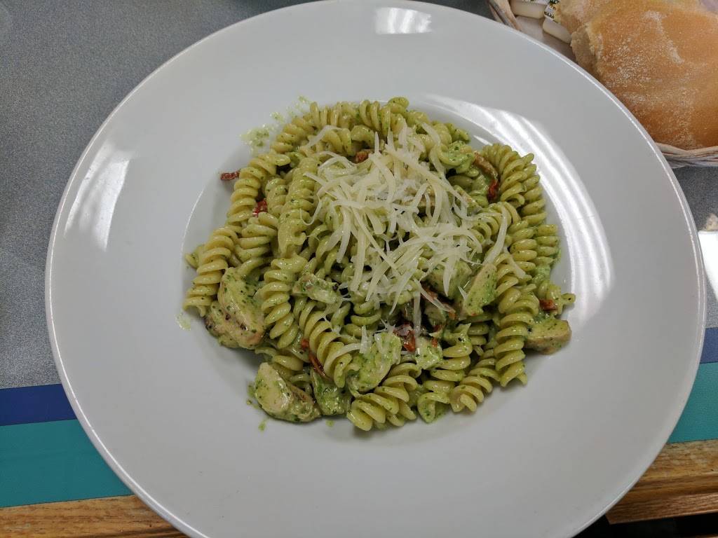 Maxis Lunchonette | restaurant | 10068 Pacific Heights Blvd, San Diego, CA 92121, USA | 8586380088 OR +1 858-638-0088