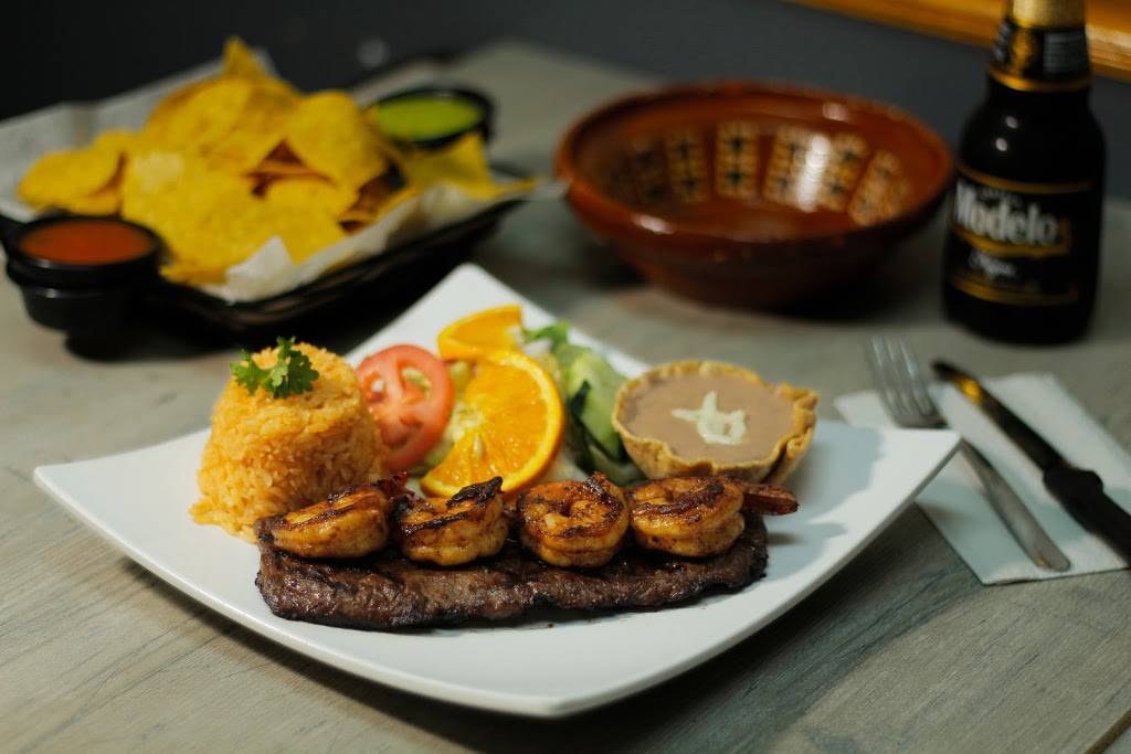 Las Cazuelitas Restaurant | restaurant | 21 Crystal Lake Plaza, Crystal Lake, IL 60014, USA | 8158930802 OR +1 815-893-0802