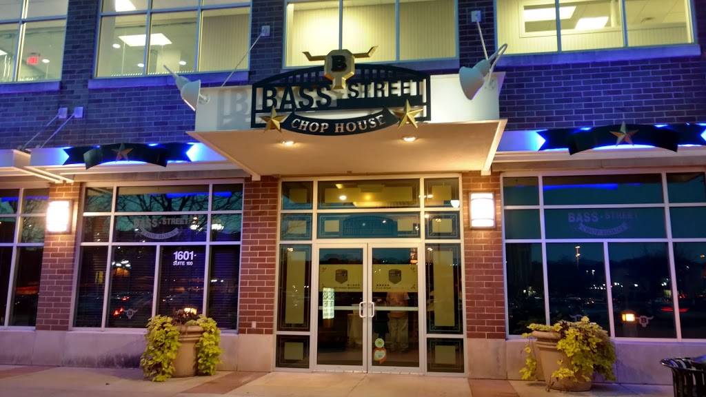 Bass Street Chop House | restaurant | 1601 River Dr Ste 100, Moline, IL 61265, USA | 3097624700 OR +1 309-762-4700