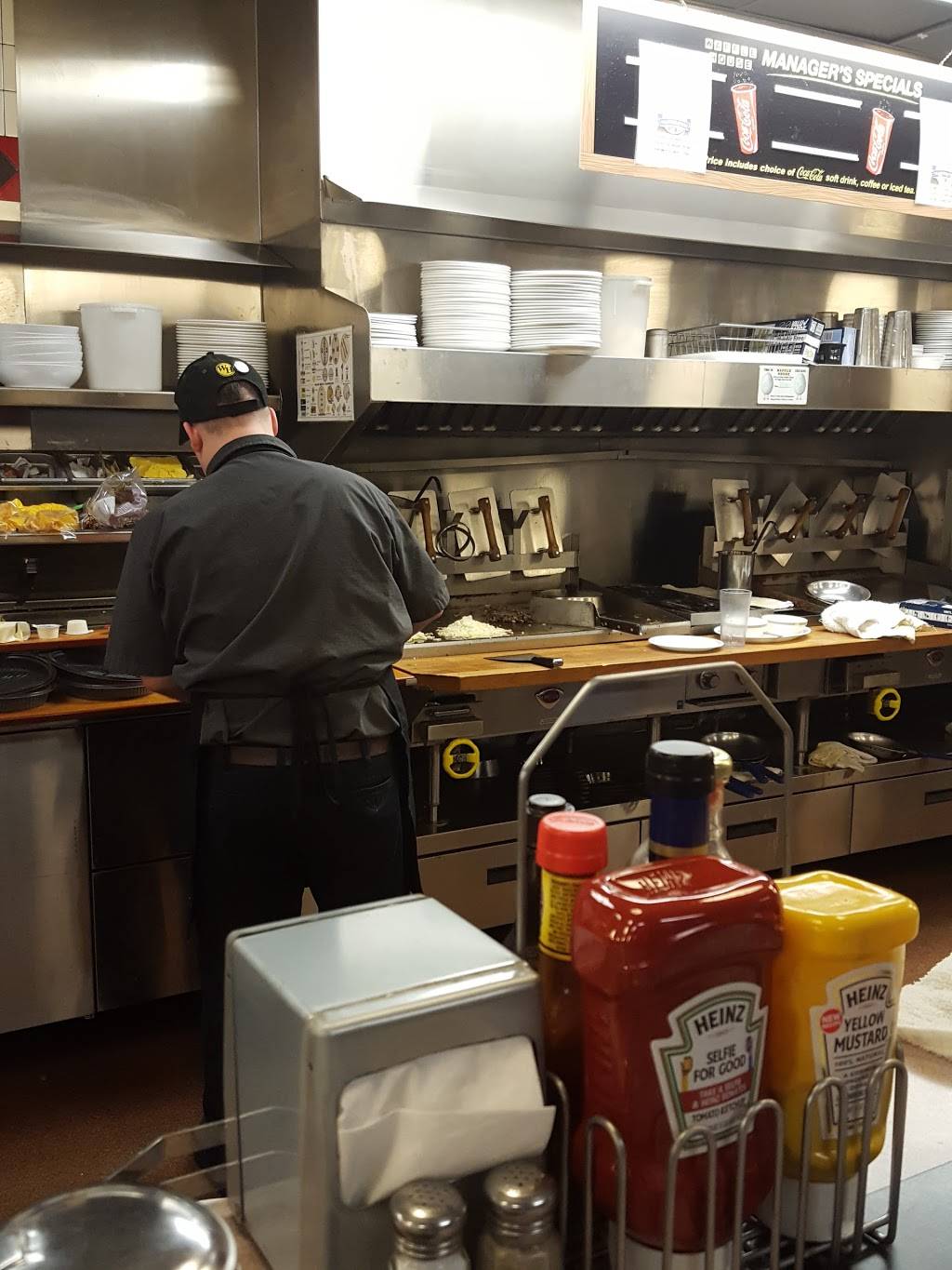 Waffle House | meal takeaway | 103 Stekoia Ln, Knoxville, TN 37912, USA | 8658590130 OR +1 865-859-0130