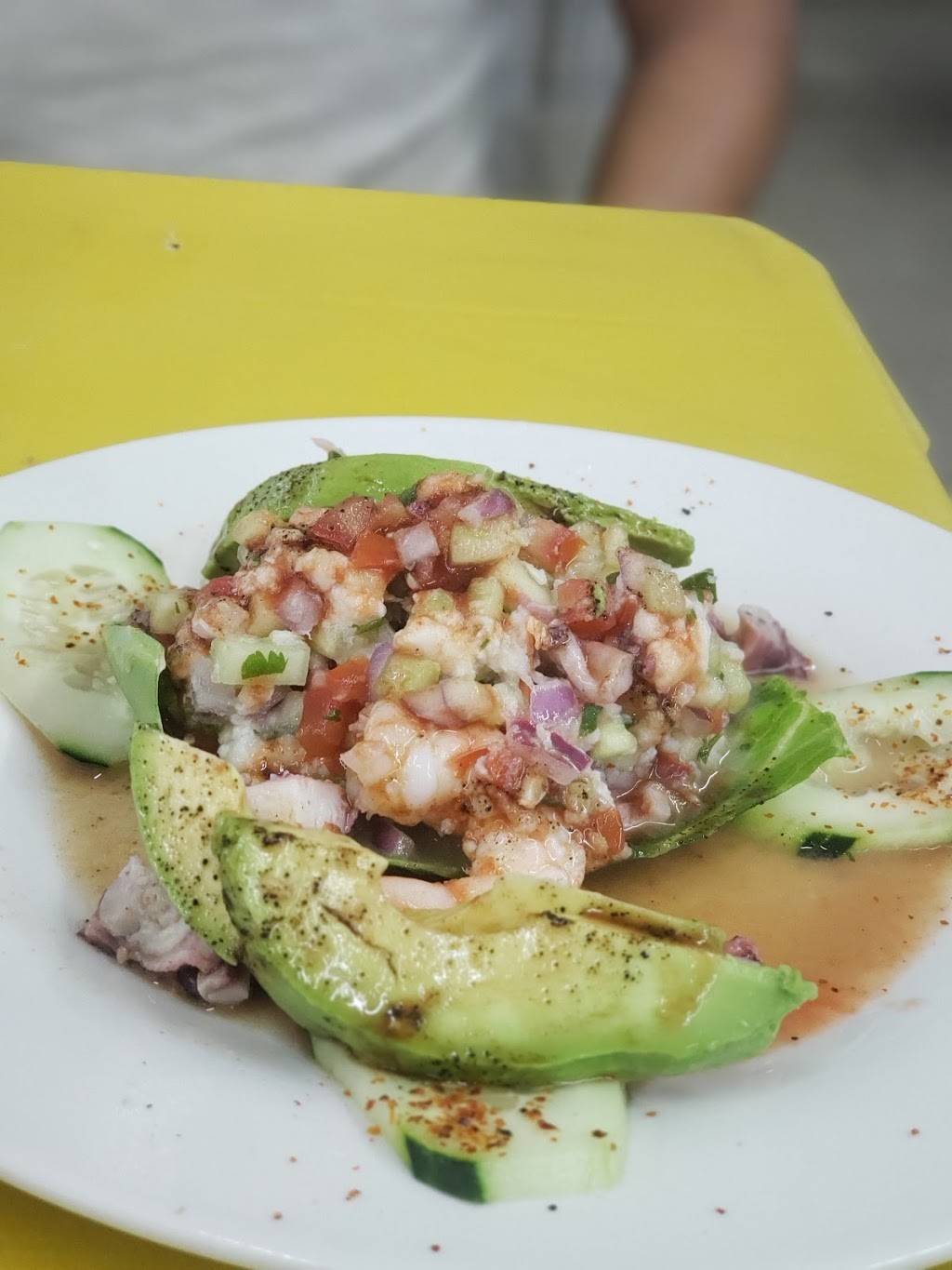 Mariscos Don Charley | restaurant | 515 S WW White Rd, San Antonio, TX 78220, USA | 2106424900 OR +1 210-642-4900