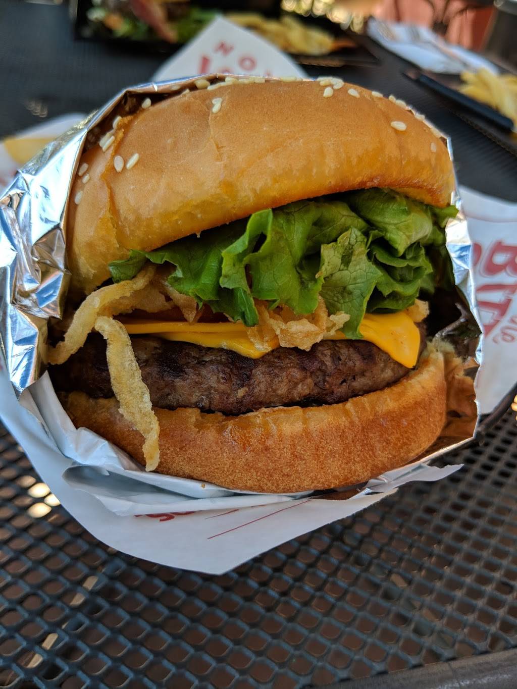 Red Robin Gourmet Burgers and Brews | restaurant | 3903 Grand Ave, Chino, CA 91710, USA | 9095917909 OR +1 909-591-7909