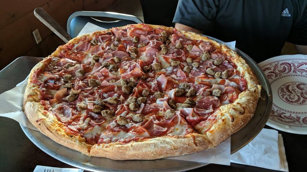 Patricios Grill & Pasta | restaurant | 14700 Elizabeth Lake Rd, Lake Hughes, CA 93532, USA | 6619654329 OR +1 661-965-4329