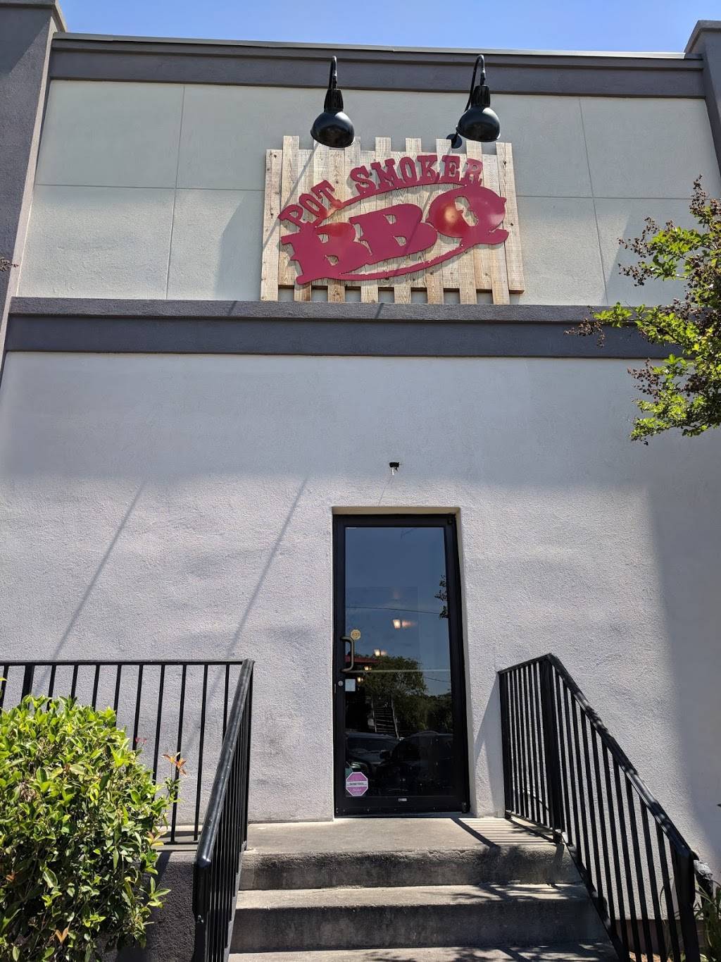 The Pot Smoker BBQ | restaurant | 931-A Senate St, Columbia, SC 29201, USA | 8034002251 OR +1 803-400-2251