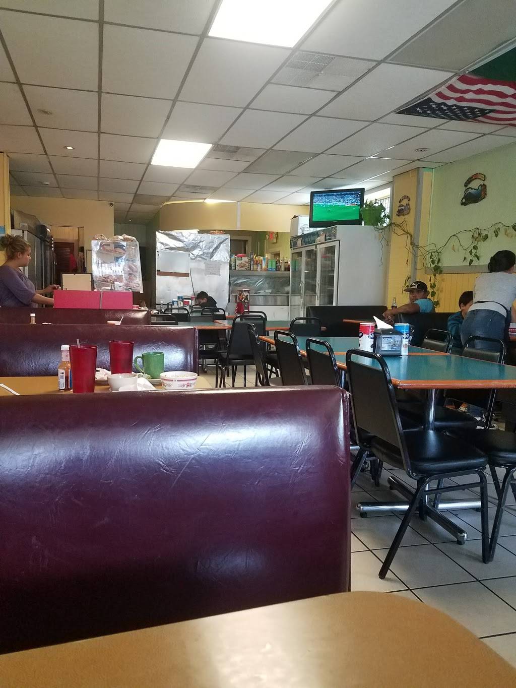 La Salvadoreña | restaurant | 1702 Vinton St, Omaha, NE 68108, USA | 4025022528 OR +1 402-502-2528