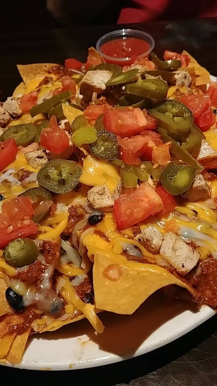 Edge of Town Bar & Grille | restaurant | 10490 W Cheyenne Ave, Las Vegas, NV 89129, USA | 7024633343 OR +1 702-463-3343