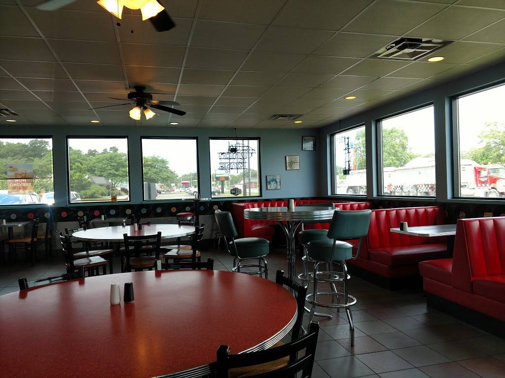Mr Quick Drive In | restaurant | 5501 E Apple Ave, Muskegon, MI 49442, USA | 2317882393 OR +1 231-788-2393