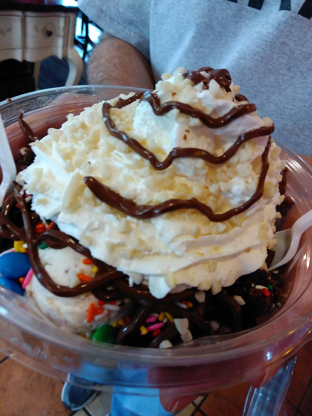 Lilly Caterers | restaurant | 305 Windsor Ave, Windsor, CT 06095, USA | 8602418132 OR +1 860-241-8132