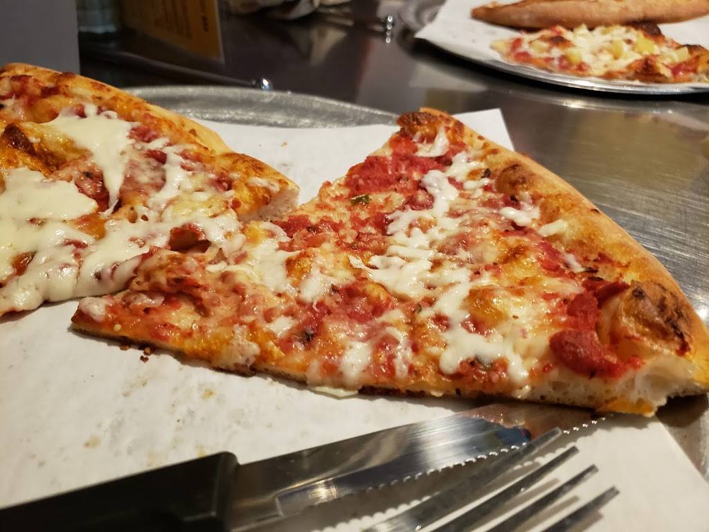 Lupis Pizza Pies | restaurant | 406 Broad St A, Chattanooga, TN 37402, USA | 4232665874 OR +1 423-266-5874